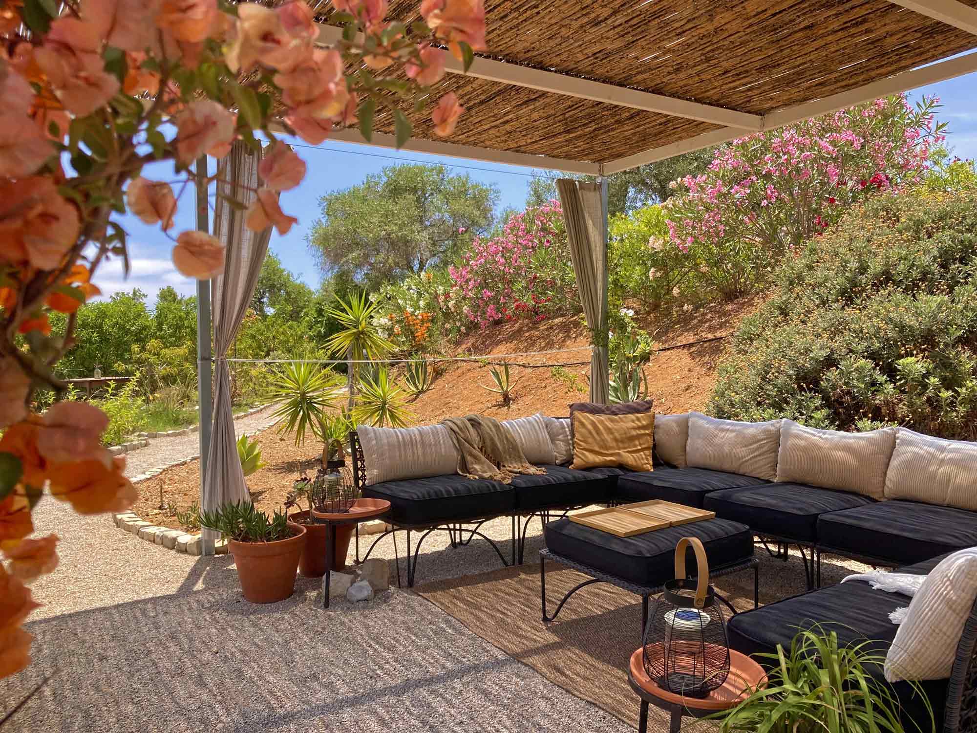 heerlijke loungebank tuin | accommodatie Quinta Maragota Oost Algarve