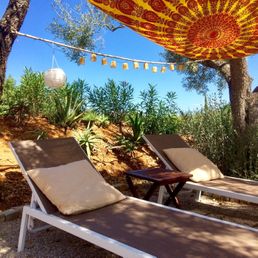 Sunbeds in Mediterranean garden | Quinta Maragota Eastern Algarve